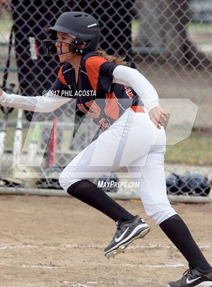 Thumbnail 1 in Lincoln vs Franklin photogallery.