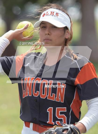 Thumbnail 2 in Lincoln vs Franklin photogallery.