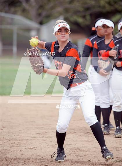 Thumbnail 3 in Lincoln vs Franklin photogallery.