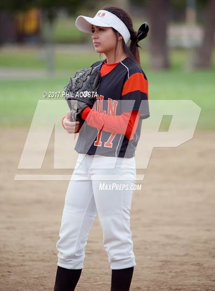 Thumbnail 3 in Lincoln vs Franklin photogallery.
