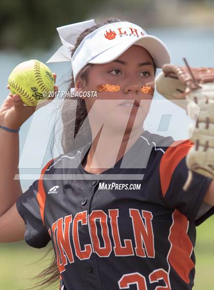 Thumbnail 3 in Lincoln vs Franklin photogallery.