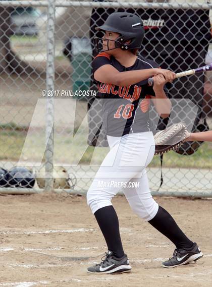 Thumbnail 2 in Lincoln vs Franklin photogallery.