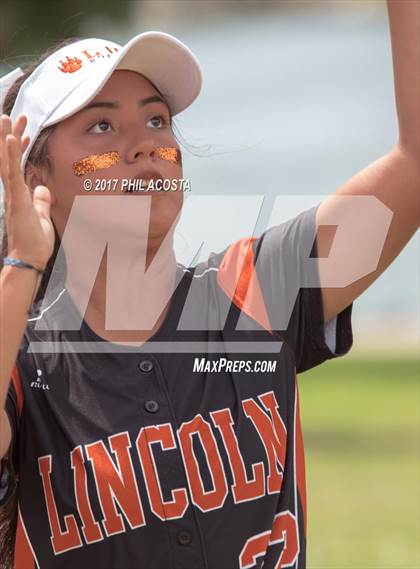 Thumbnail 2 in Lincoln vs Franklin photogallery.