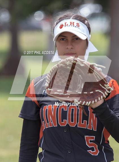 Thumbnail 3 in Lincoln vs Franklin photogallery.