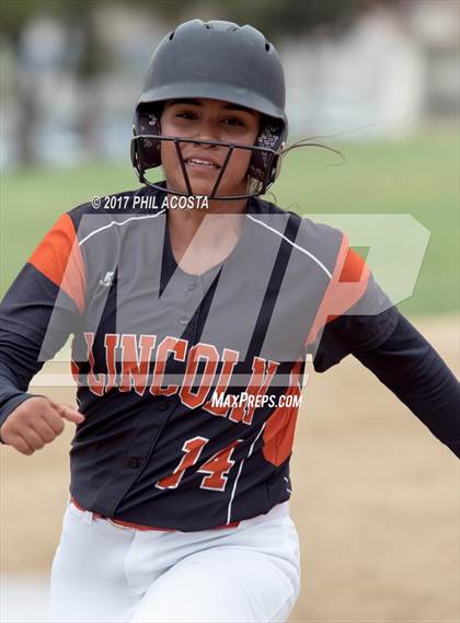Thumbnail 2 in Lincoln vs Franklin photogallery.