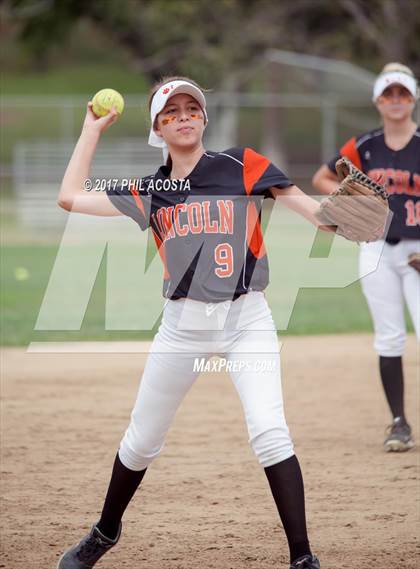 Thumbnail 1 in Lincoln vs Franklin photogallery.