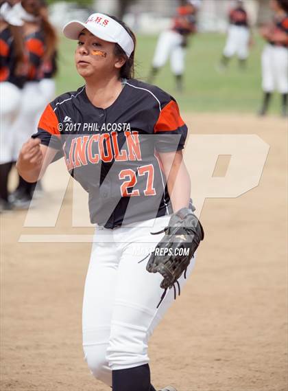 Thumbnail 2 in Lincoln vs Franklin photogallery.