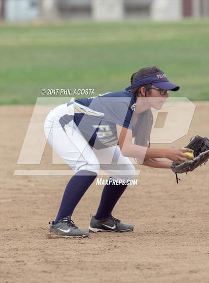 Thumbnail 2 in Lincoln vs Franklin photogallery.