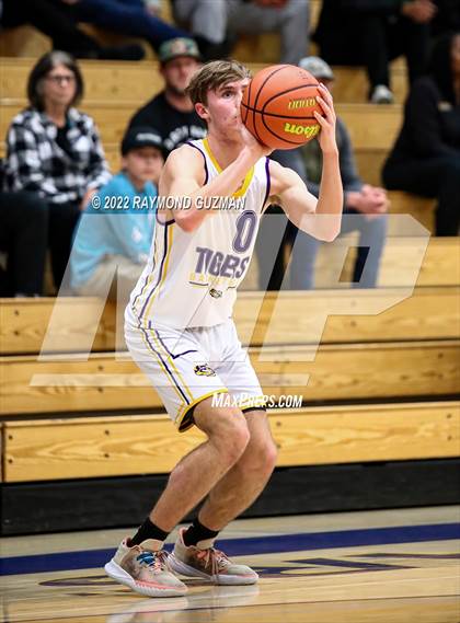 Thumbnail 1 in Centennial vs. Lemoore photogallery.