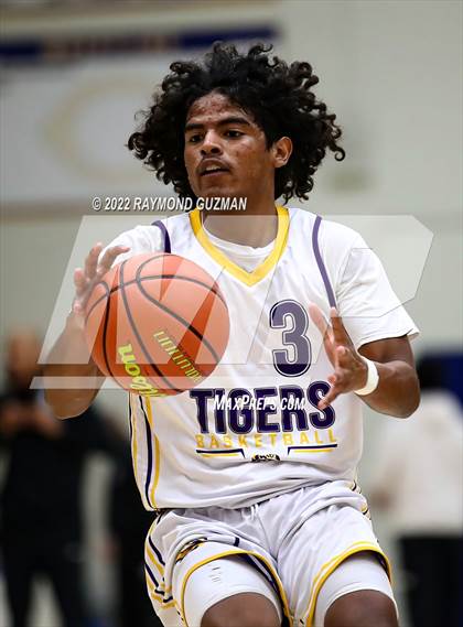 Thumbnail 1 in Centennial vs. Lemoore photogallery.