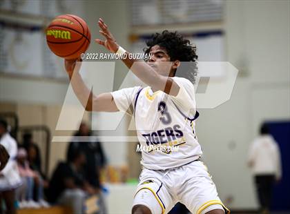 Thumbnail 2 in Centennial vs. Lemoore photogallery.