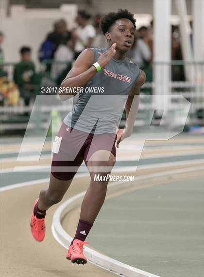 Thumbnail 1 in NC Runners Holiday Invitational photogallery.