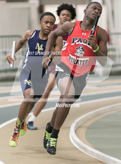 Thumbnail 2 in NC Runners Holiday Invitational photogallery.