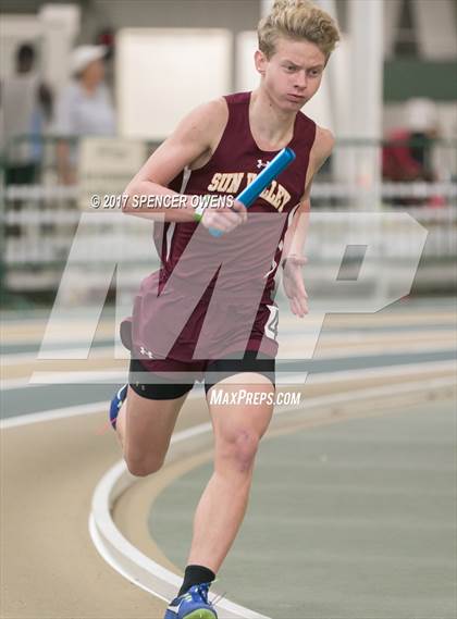 Thumbnail 1 in NC Runners Holiday Invitational photogallery.