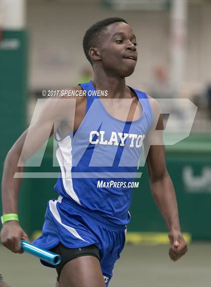 Thumbnail 1 in NC Runners Holiday Invitational photogallery.