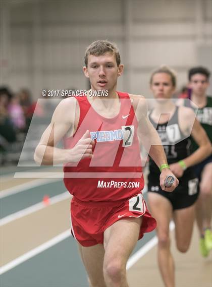 Thumbnail 2 in NC Runners Holiday Invitational photogallery.