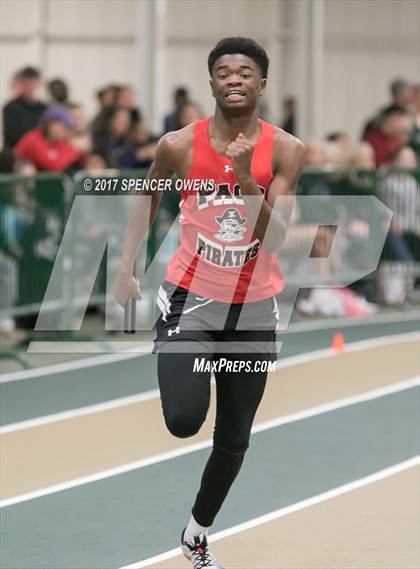 Thumbnail 1 in NC Runners Holiday Invitational photogallery.