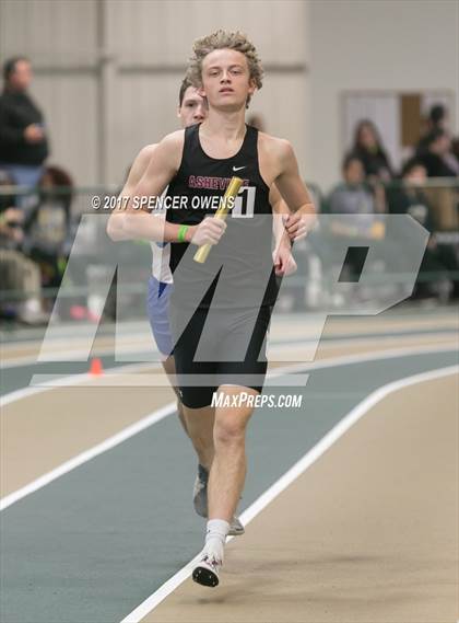 Thumbnail 2 in NC Runners Holiday Invitational photogallery.