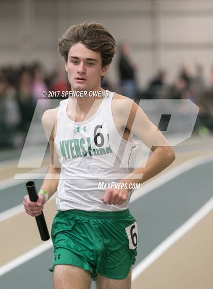 Thumbnail 1 in NC Runners Holiday Invitational photogallery.