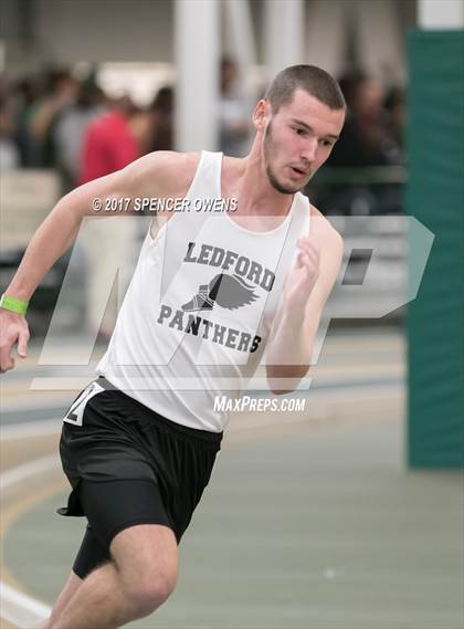 Thumbnail 1 in NC Runners Holiday Invitational photogallery.