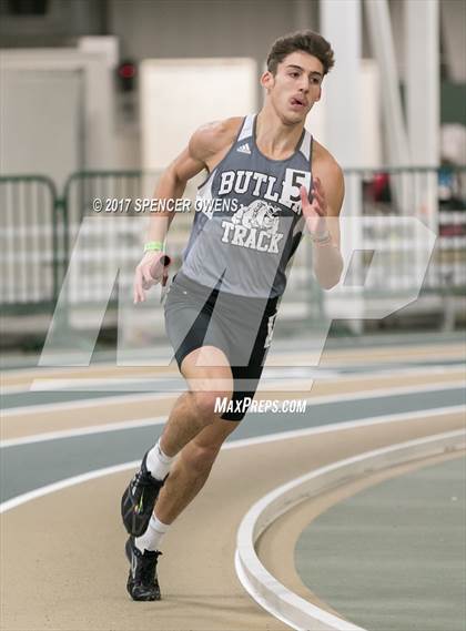 Thumbnail 1 in NC Runners Holiday Invitational photogallery.