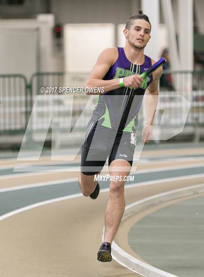 Thumbnail 2 in NC Runners Holiday Invitational photogallery.