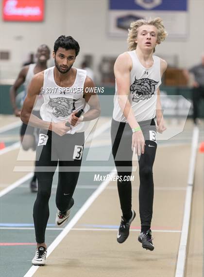 Thumbnail 2 in NC Runners Holiday Invitational photogallery.