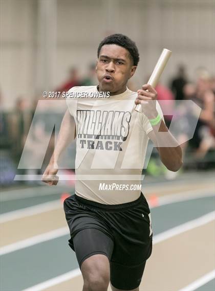 Thumbnail 1 in NC Runners Holiday Invitational photogallery.