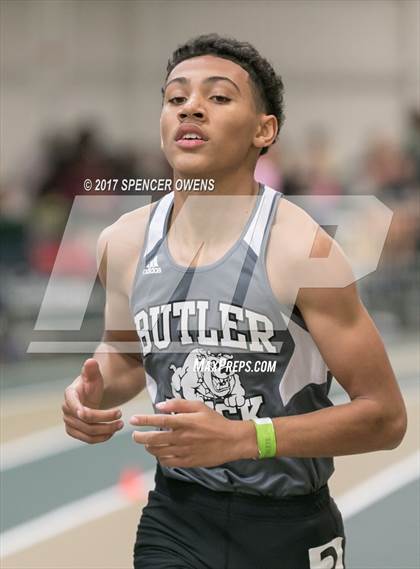Thumbnail 3 in NC Runners Holiday Invitational photogallery.