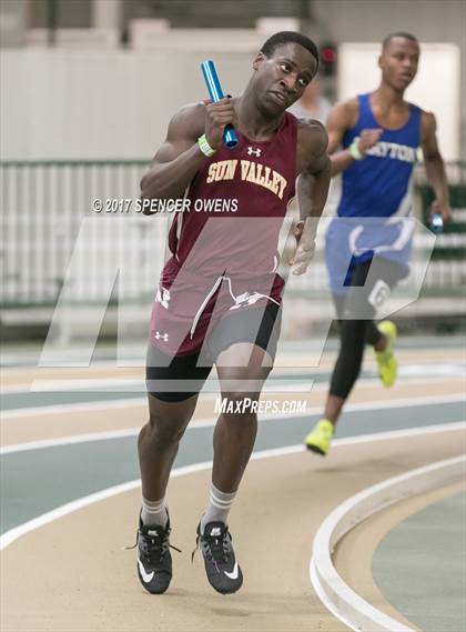 Thumbnail 1 in NC Runners Holiday Invitational photogallery.