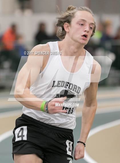 Thumbnail 2 in NC Runners Holiday Invitational photogallery.