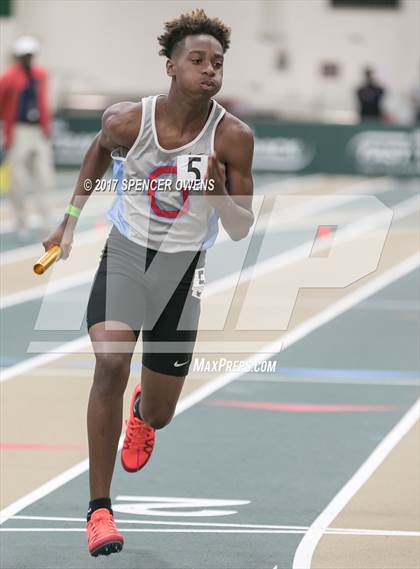 Thumbnail 1 in NC Runners Holiday Invitational photogallery.