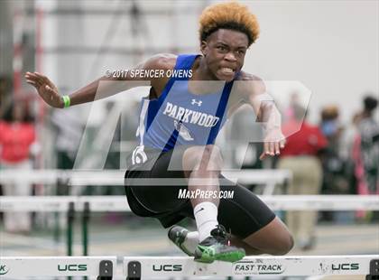 Thumbnail 1 in NC Runners Holiday Invitational photogallery.