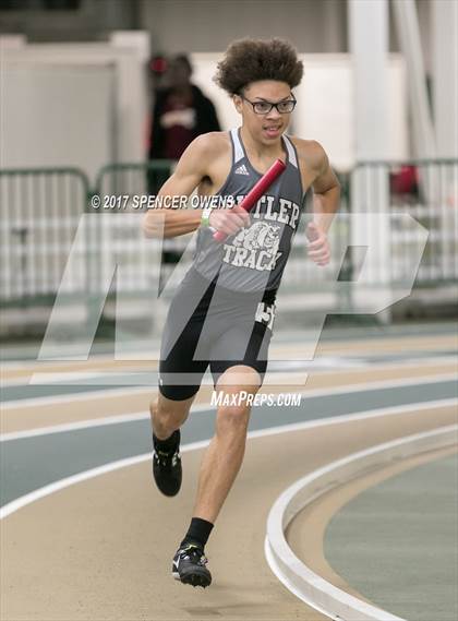 Thumbnail 2 in NC Runners Holiday Invitational photogallery.