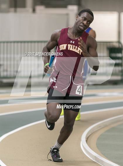Thumbnail 2 in NC Runners Holiday Invitational photogallery.