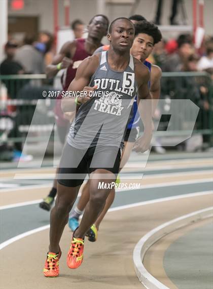 Thumbnail 2 in NC Runners Holiday Invitational photogallery.