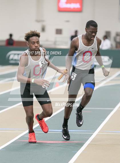 Thumbnail 3 in NC Runners Holiday Invitational photogallery.