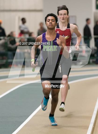 Thumbnail 1 in NC Runners Holiday Invitational photogallery.