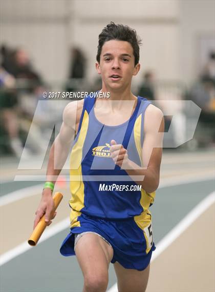 Thumbnail 1 in NC Runners Holiday Invitational photogallery.