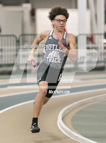 Thumbnail 1 in NC Runners Holiday Invitational photogallery.