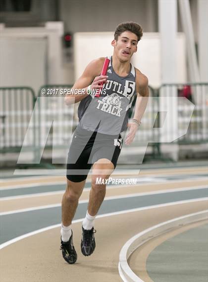 Thumbnail 3 in NC Runners Holiday Invitational photogallery.