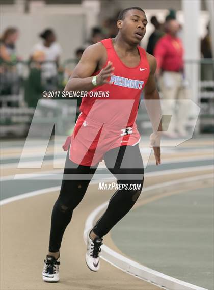 Thumbnail 3 in NC Runners Holiday Invitational photogallery.