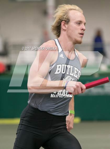 Thumbnail 3 in NC Runners Holiday Invitational photogallery.