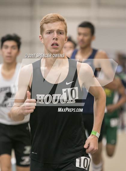 Thumbnail 1 in NC Runners Holiday Invitational photogallery.