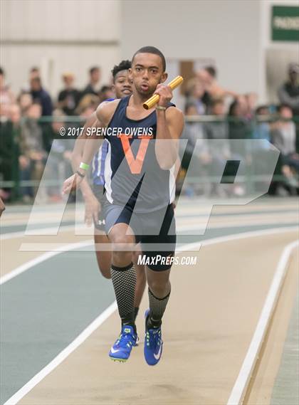 Thumbnail 1 in NC Runners Holiday Invitational photogallery.