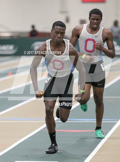 Thumbnail 1 in NC Runners Holiday Invitational photogallery.