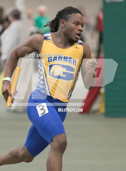 Thumbnail 2 in NC Runners Holiday Invitational photogallery.
