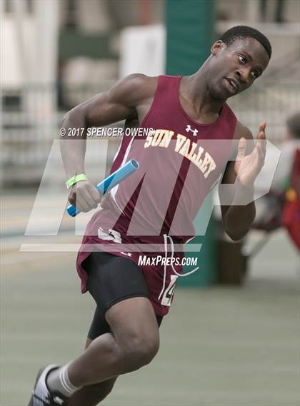 Thumbnail 2 in NC Runners Holiday Invitational photogallery.