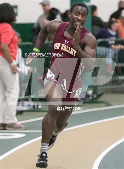 Thumbnail 3 in NC Runners Holiday Invitational photogallery.
