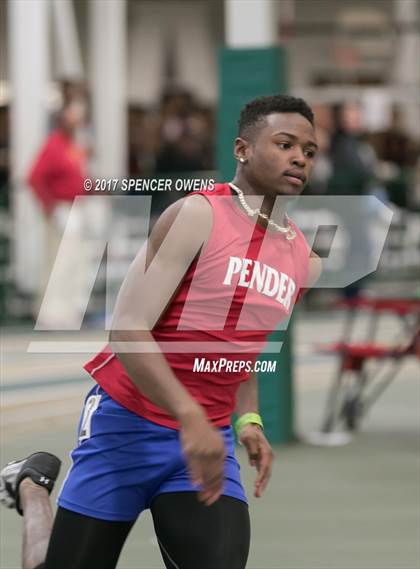 Thumbnail 2 in NC Runners Holiday Invitational photogallery.